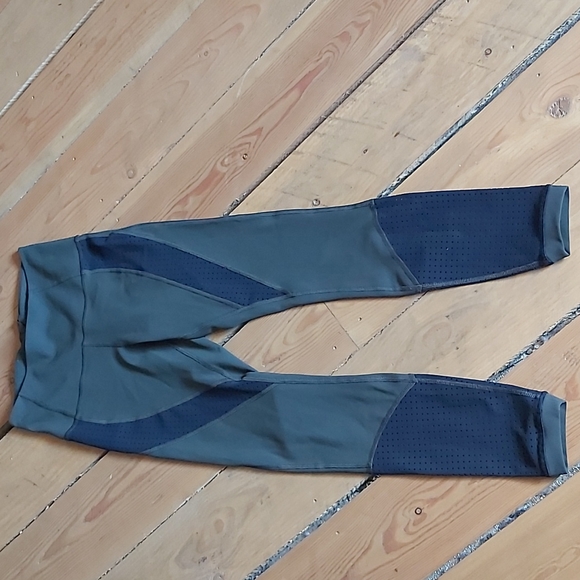 Lululemon three piece paddle time set. - Picture 3 of 7